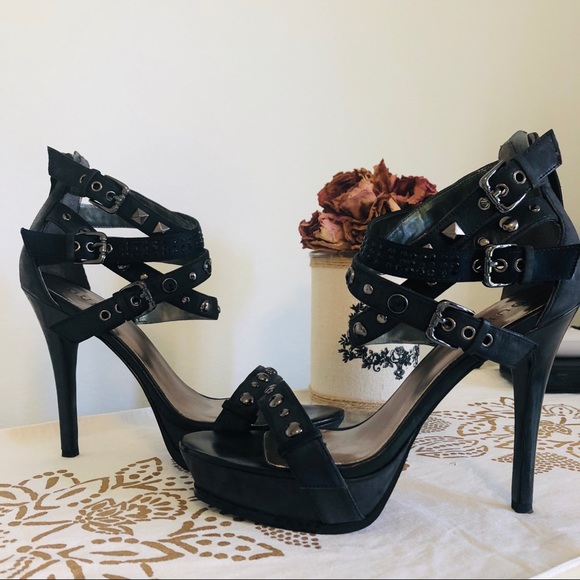 VINTAGE GUESS Studded Heels - Picture 3 of 7